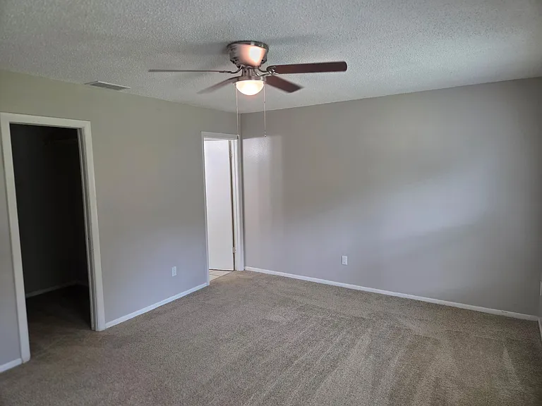 2434 N John Young Pkwy #6 — Photo 5