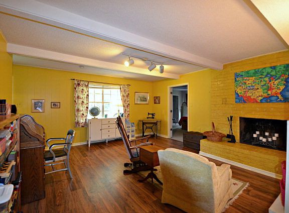 5th image of 5725 Derby Ln