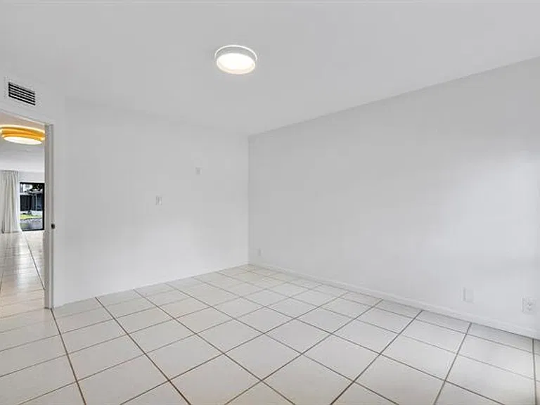 9717 N New River Canal Rd #409 — Photo 36
