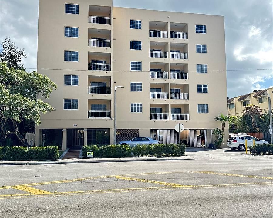 1st image of 601 SW 37th Ave #305