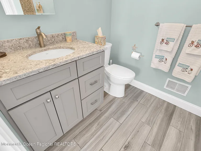 411 Harding Ave — Photo 40