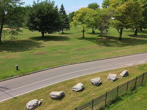 5th image of 428 Lakefront Blvd