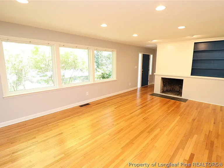 1009 Dogwood Ln — Photo 5