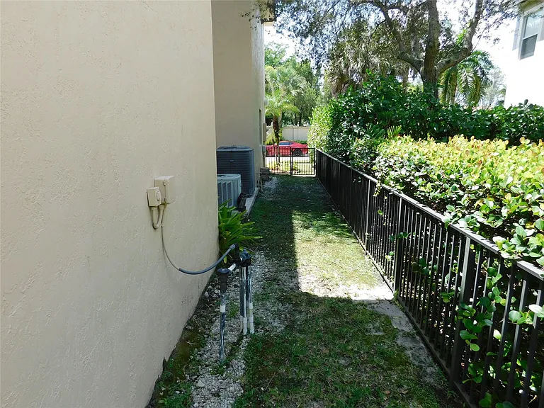 11751 NW 1st St — Photo 35