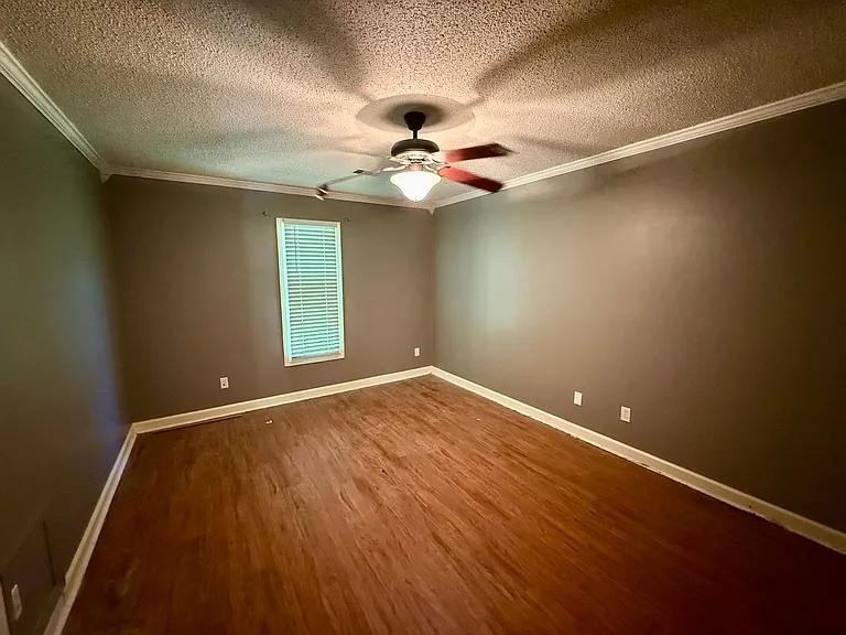1401 Elmdale Pl — Photo 3