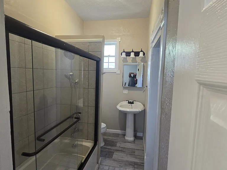 1213 NE Glendale Ave — Photo 8