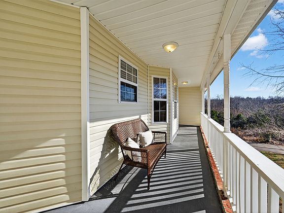 4th image of 833 Blakemore Rd