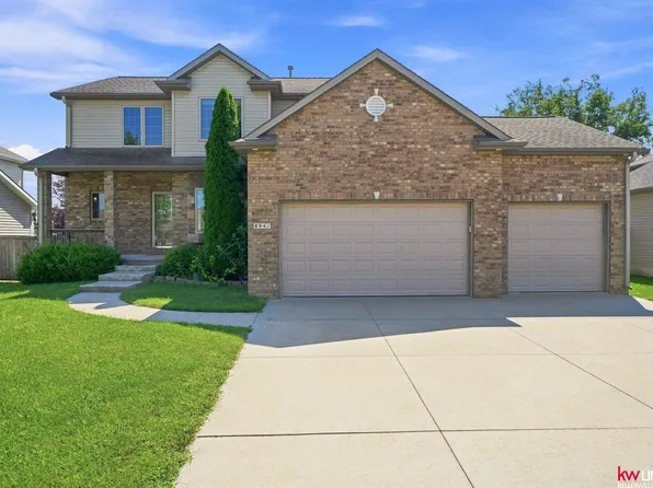 8941 Garland St, Lincoln, NE 68505
