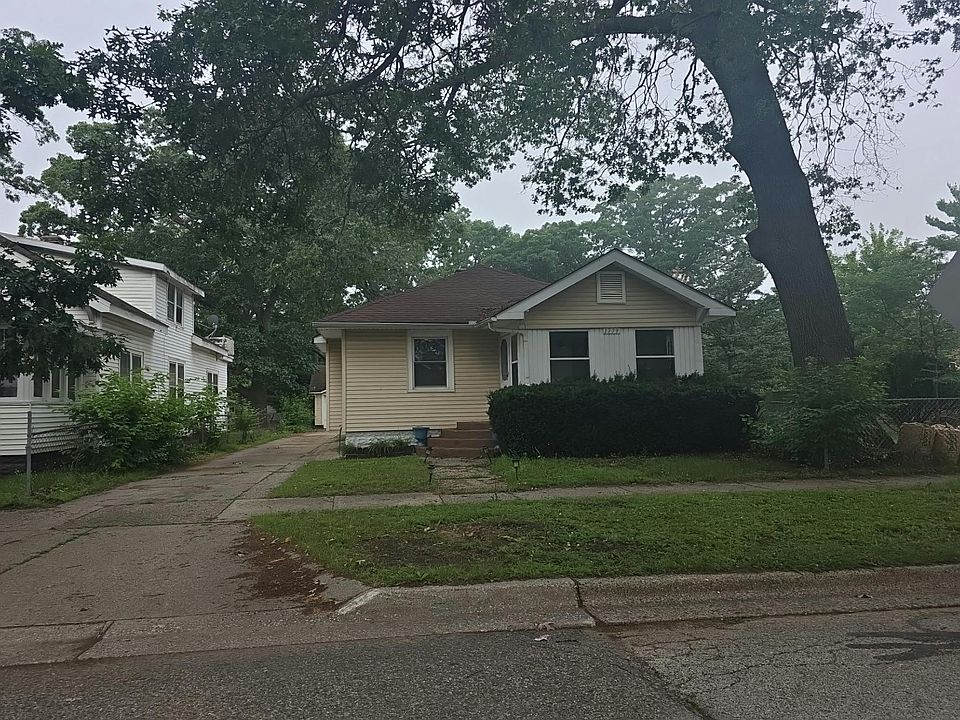 1st image of 1779 Ray St