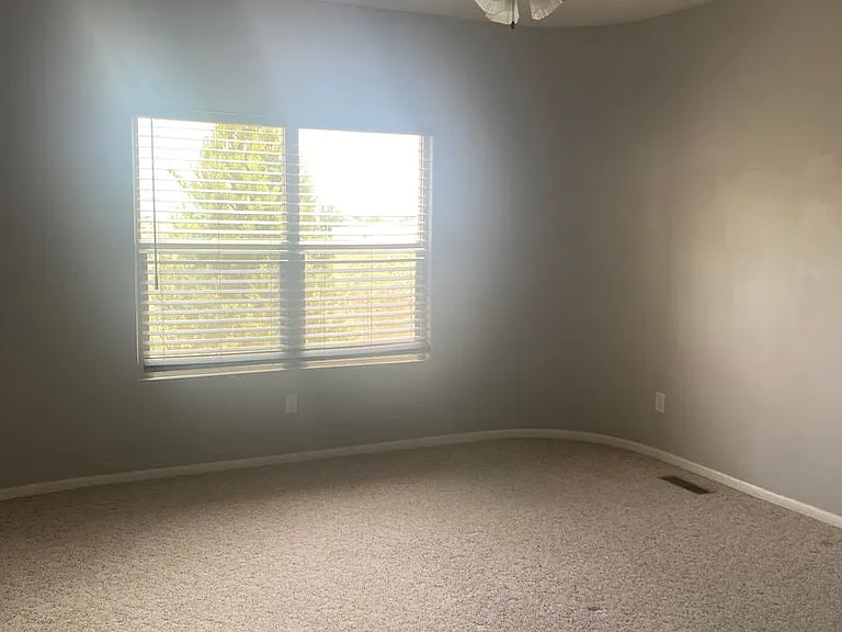 6045 Matamoros Rd NE — Photo 17