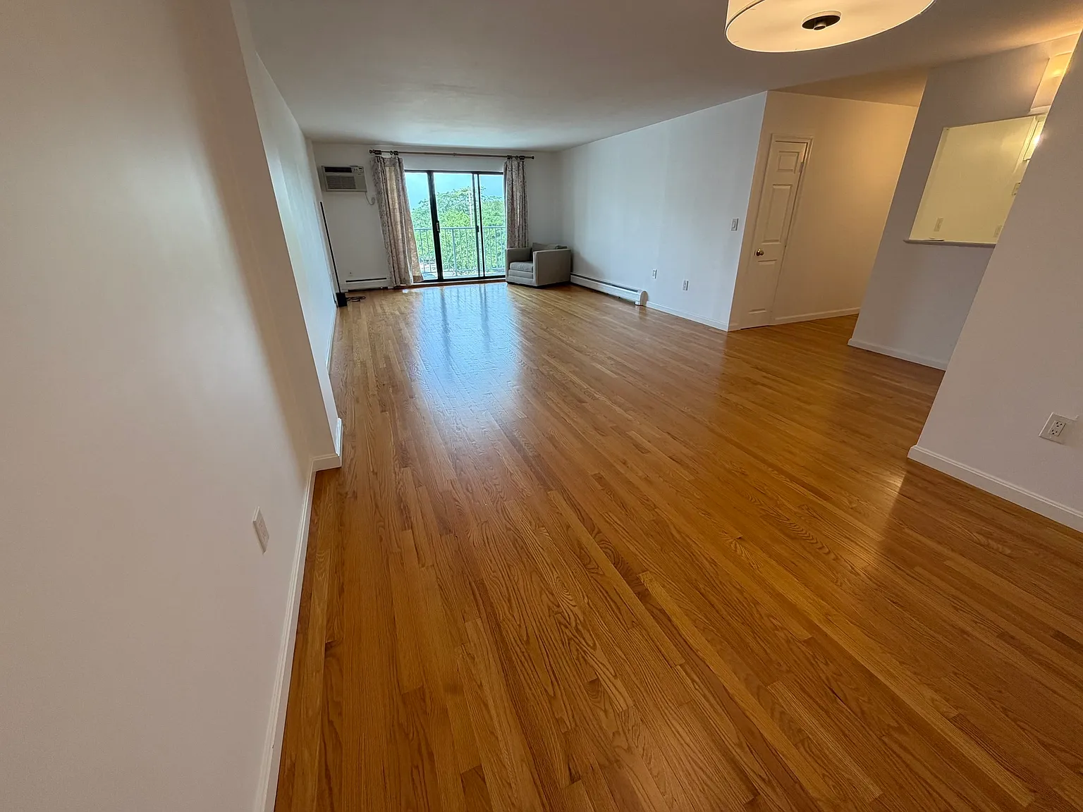 2 bed, 2.0 bath, 1270 sqft, $3,600 — Photo 2