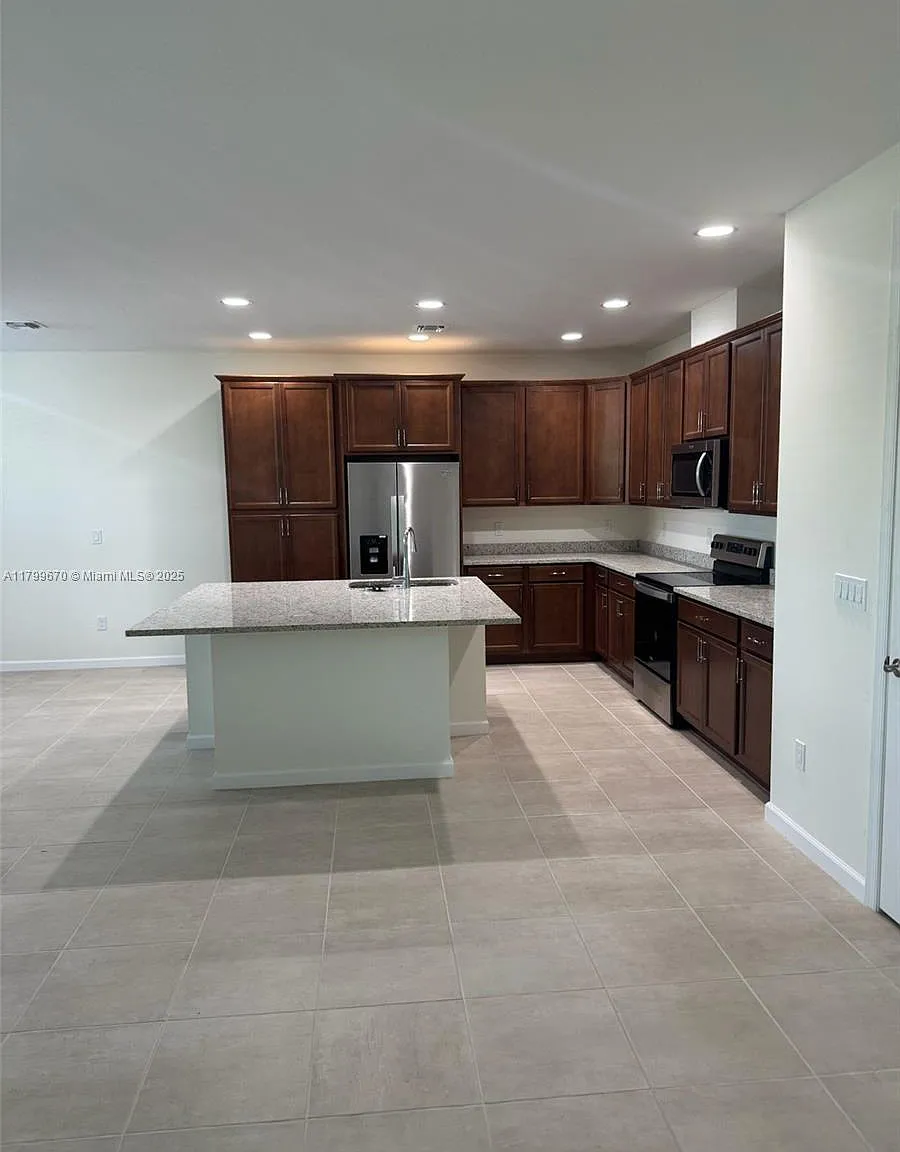 3 bed, 2.5 bath, $3,200 — Photo 4
