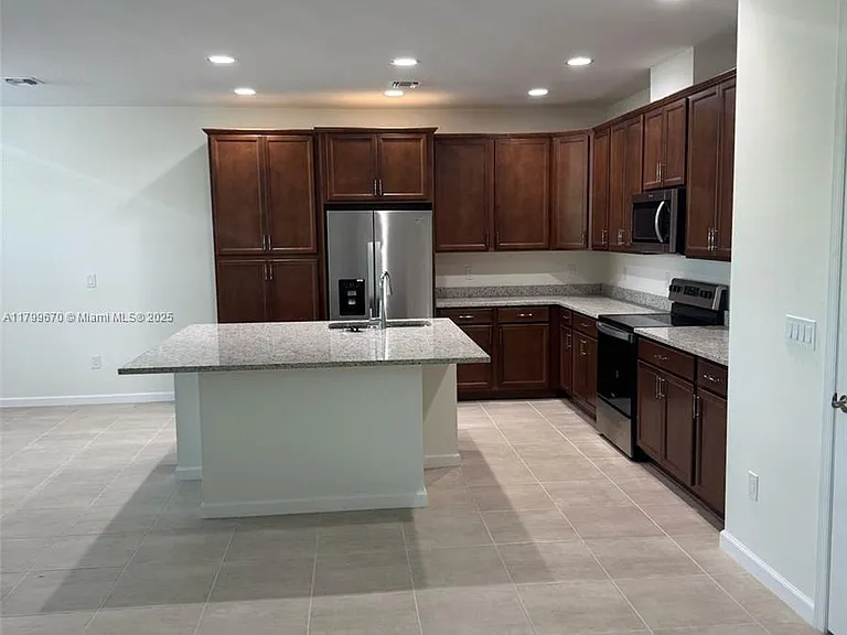 5230 Thatcher Ct — Photo 4
