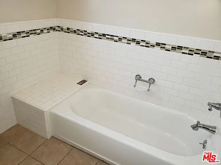 1729 S Carmelina Ave — Photo 9