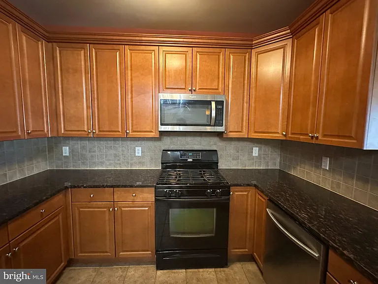 416 Masterson Ct — Photo 14
