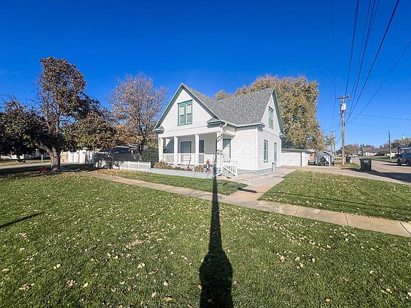 4th image of 808 3rd St