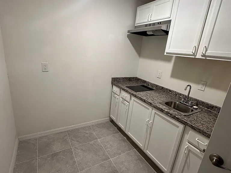 498 Hallcrest Ave — Photo 9