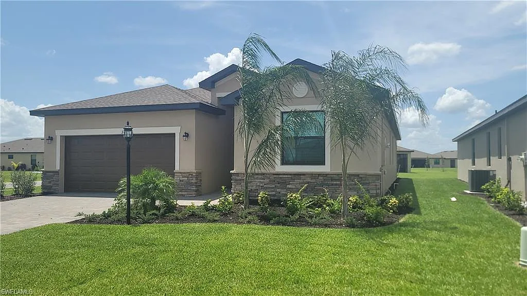4 bed, 3.0 bath, 2032 sqft, $2,300 — Photo 2