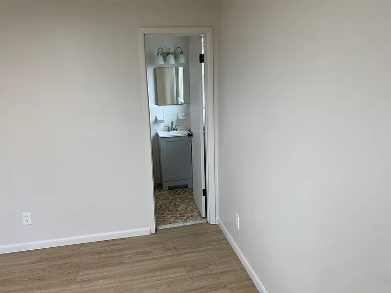 8015 Alexandria Pike #6 — Photo 4