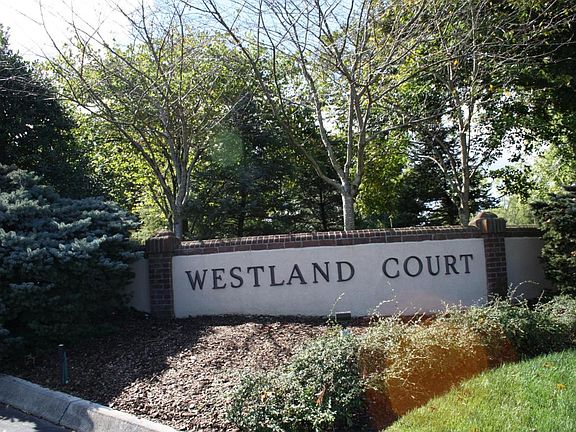 3rd image of 908 Westcourt Dr