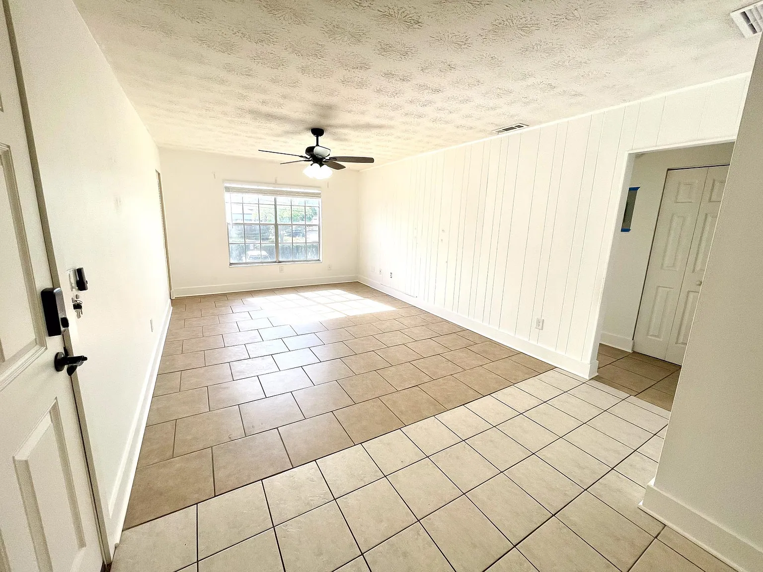 2 bed, 994 sqft, $1,875 — Photo 2