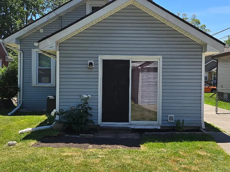 251 Spencer St — Photo 6