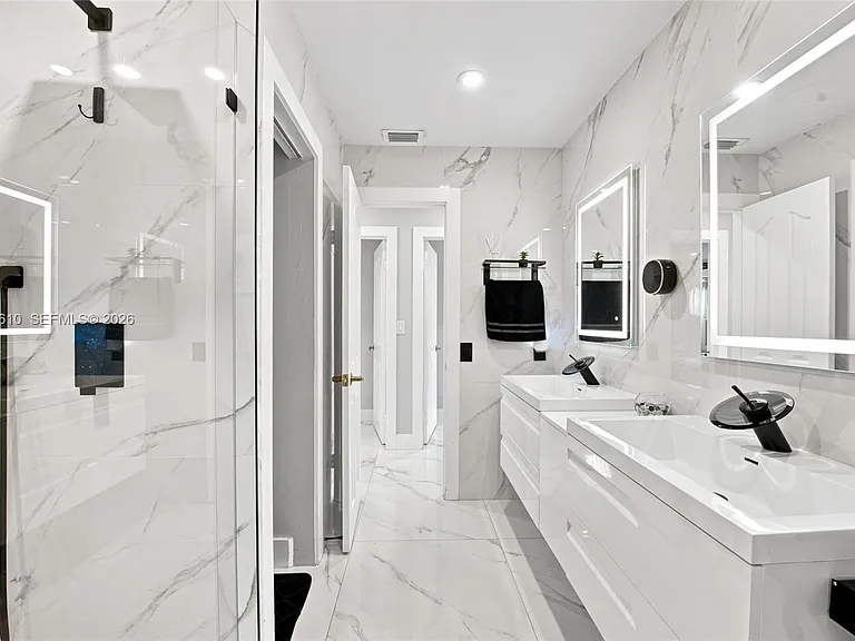821 Ramblewood Dr — Photo 21