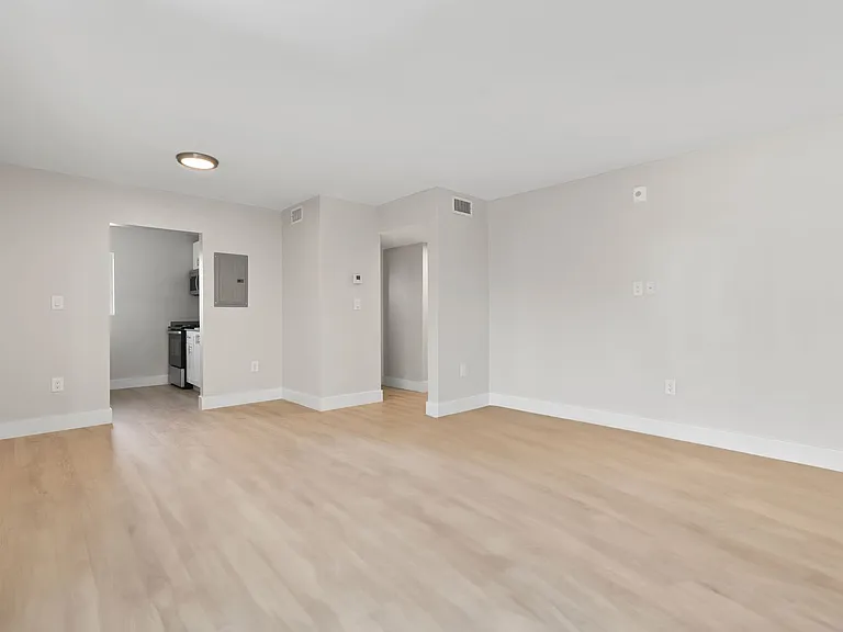 Waterside Apartments — Photo 7