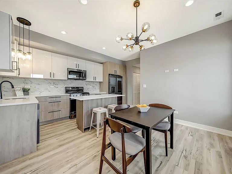 6355 N Paulina St #1S — Photo 7