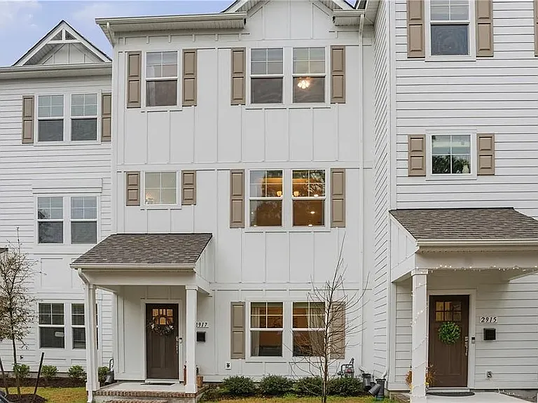 2917 Pretty Lake Ave — Photo 1