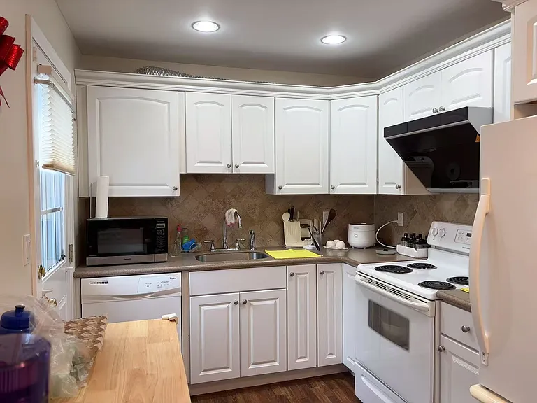 3700 Alcona St — Photo 9