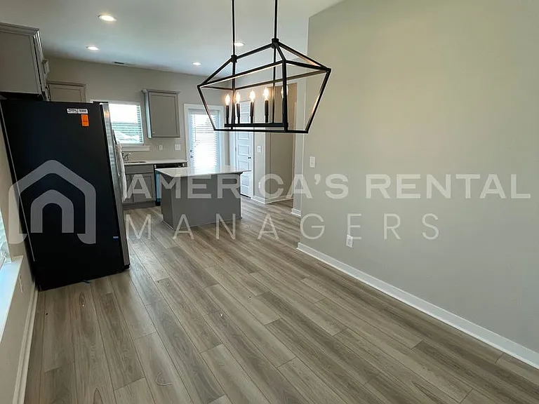 55 Kings Way — Photo 10
