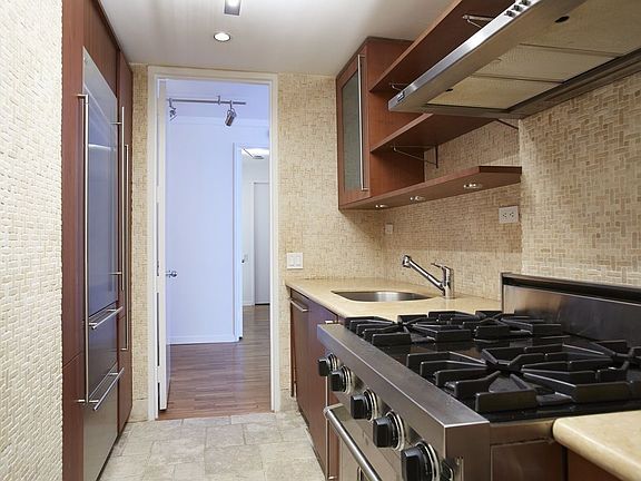 3rd image of 15 W 53rd St #30E