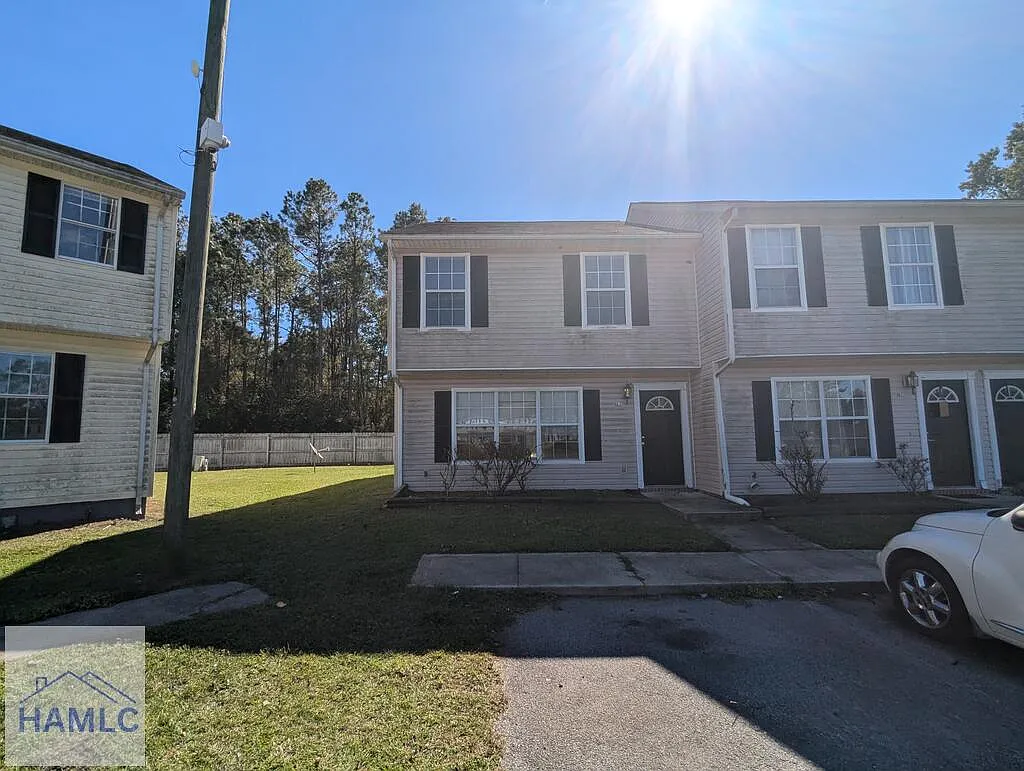 2 bed, 2.5 bath, 1244 sqft, $1,350 — Photo 1