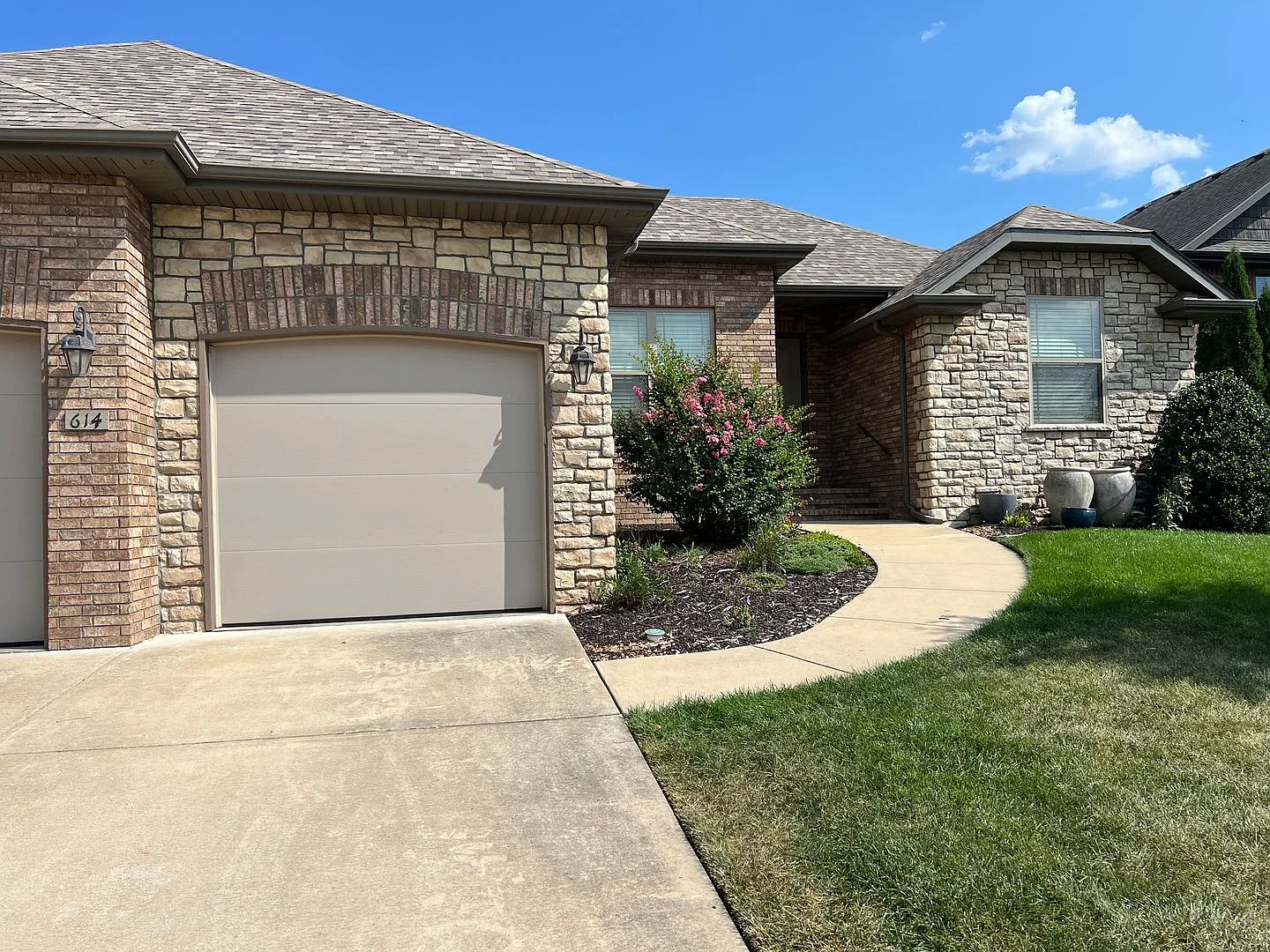 Elevated Everyday Living in Nixa - 3 Bed / 2 Bath — Photo 2