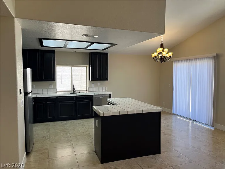 1316 Royal Creek Ct — Photo 6