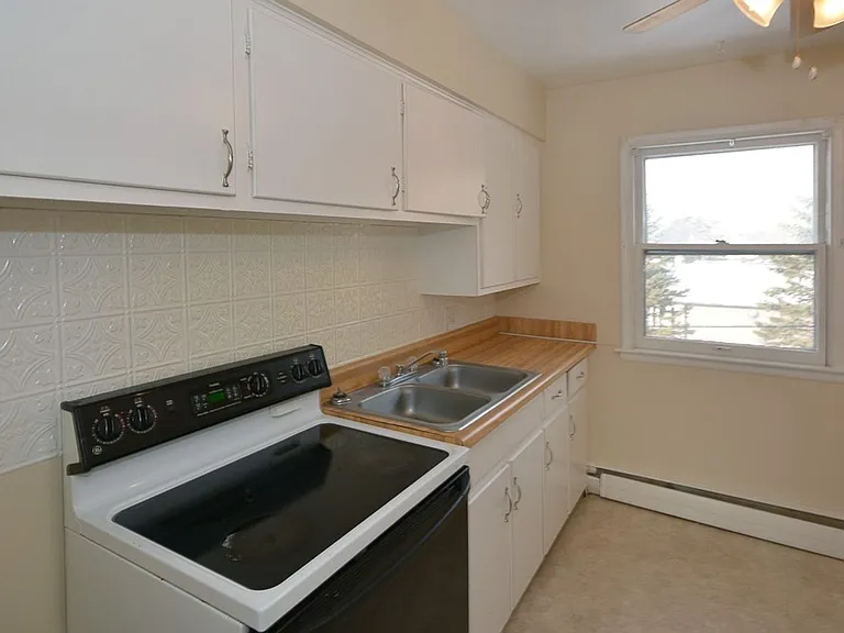 103 Devon Ave #C2 — Photo 6