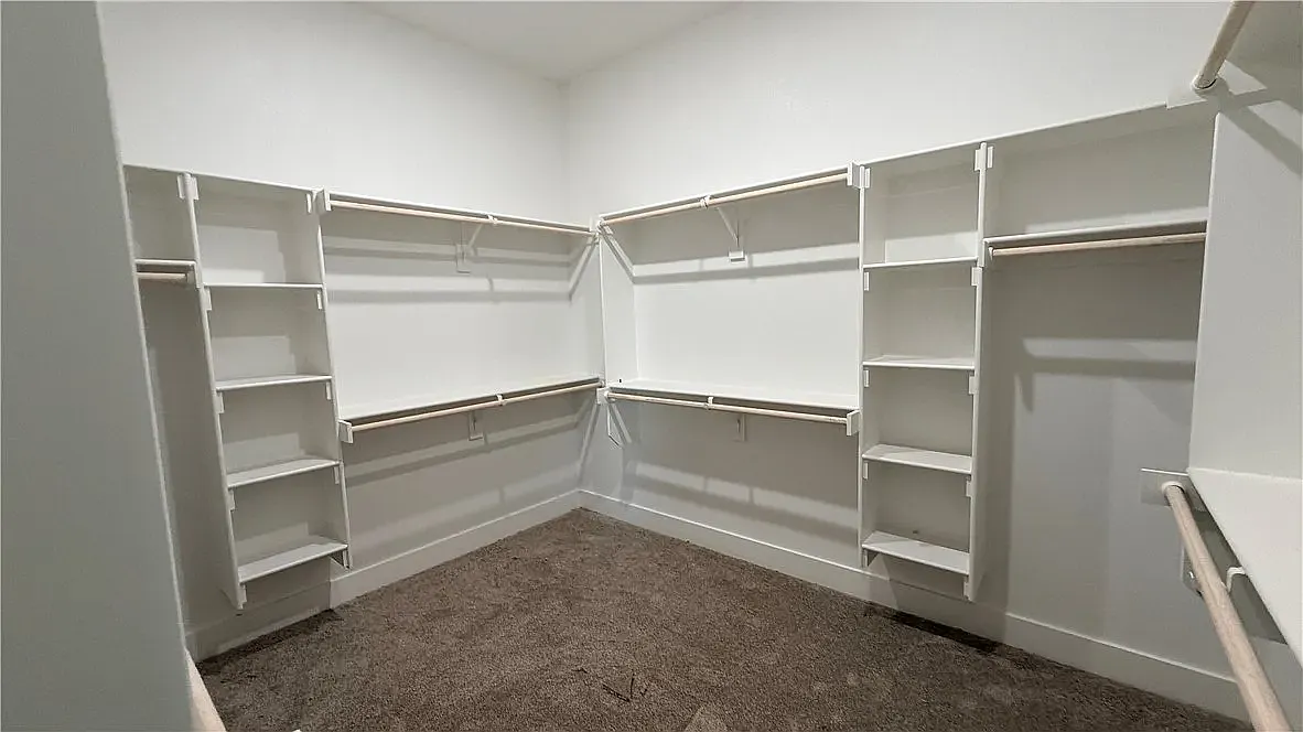 3 bed, 2400 sqft, $2,495 — Photo 3