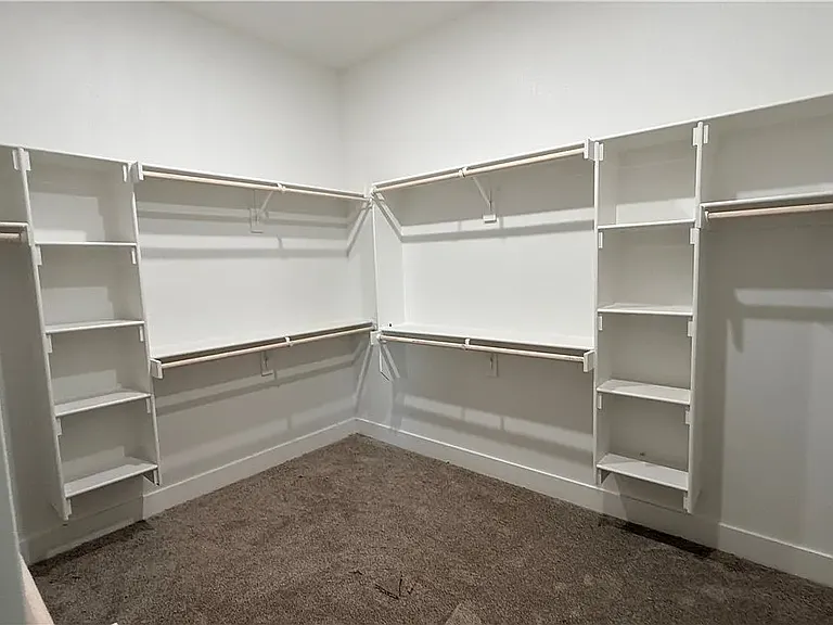 15 Skipton Dr — Photo 3