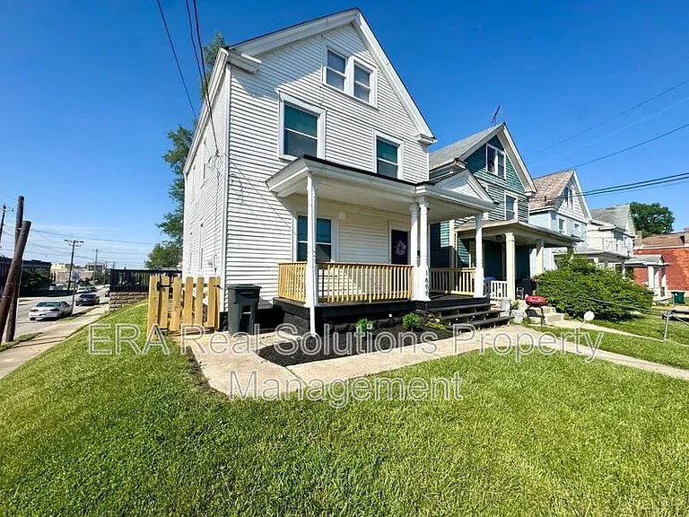 1600 Brewster Ave — Photo 2