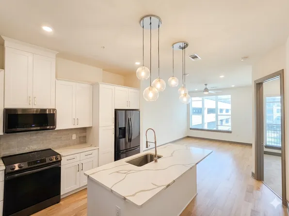 2700 Old Denton Rd, Carrollton, TX