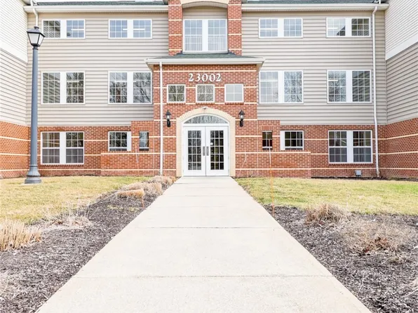 23002 Chandlers Ln APT 108, Olmsted Falls, OH 44138