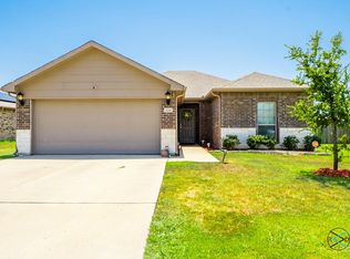 118 Springleaf Ln, Mabank, TX 75147