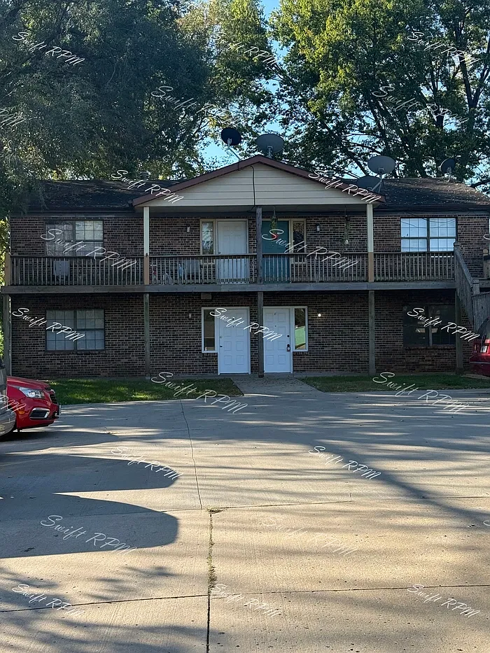 2 bed, 1.0 bath, $1,050 — Photo 1