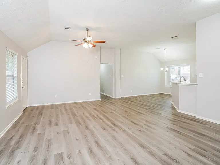 5200 Rockwood Dr — Photo 4