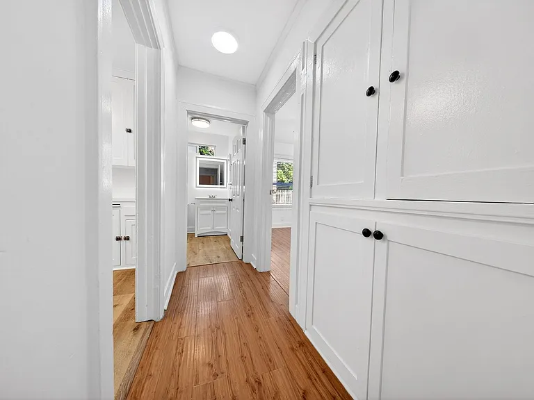 5225 De Longpre Ave — Photo 23
