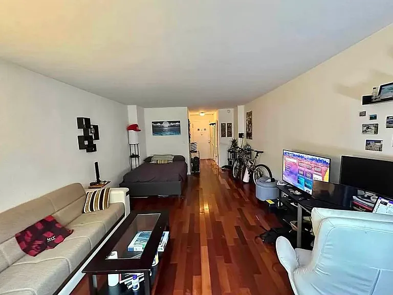 279 E 44th St #14H — Photo 3