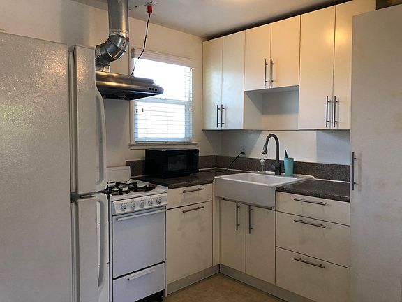 5th image of 104 El Carmelo Ave