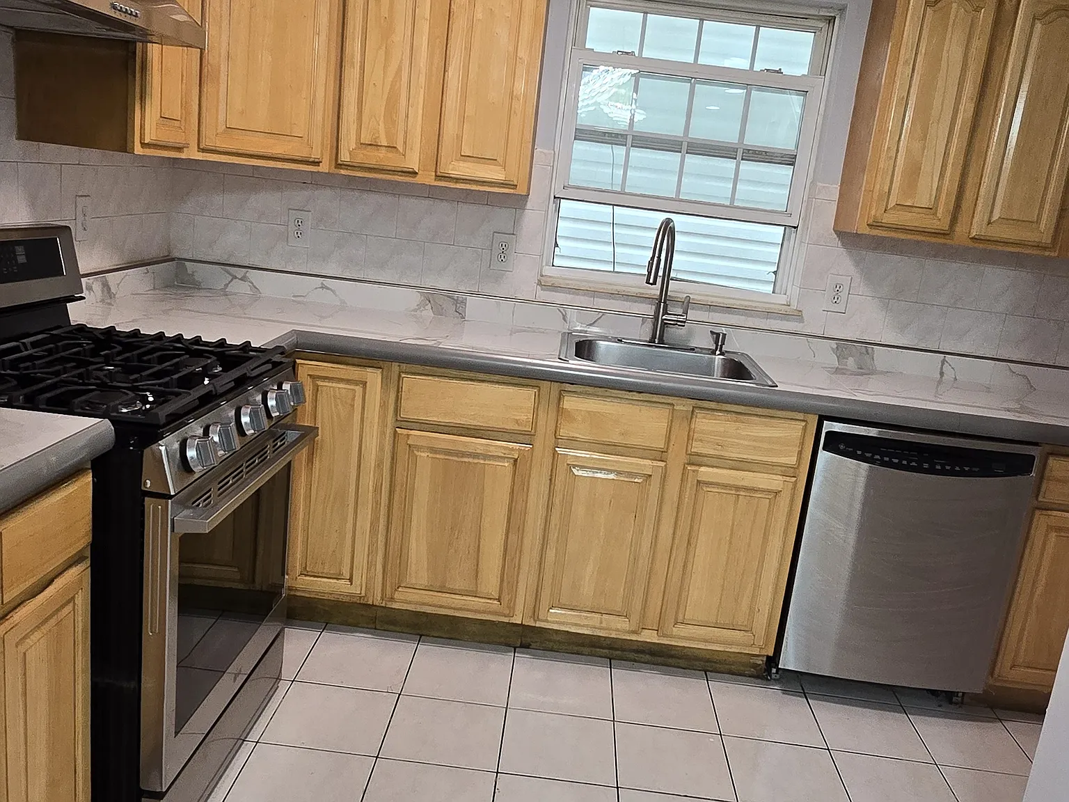 12 Bergen Ave — Photo 4