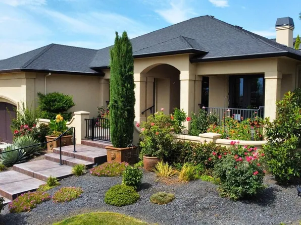 3861 Calle Vista Dr, Medford, OR 97504